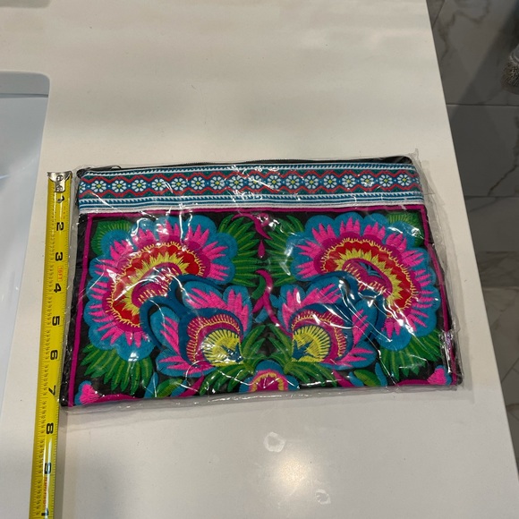 Brand new floral clutch - Picture 5 of 5